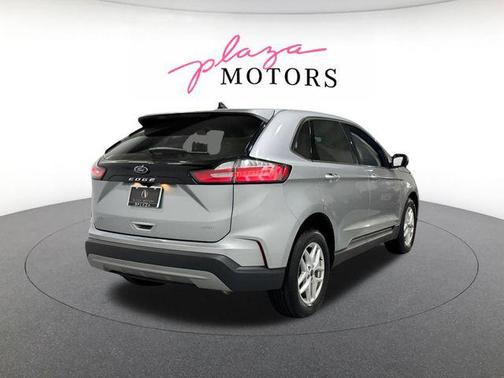 Silver Metallic 2022 Ford Edge SEL