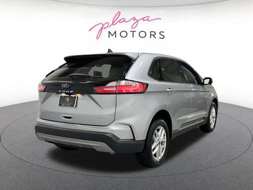 Silver Metallic 2022 Ford Edge SEL