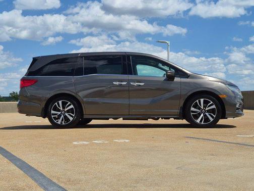 Pacific Pewter Metallic 2019 Honda Odyssey Elite