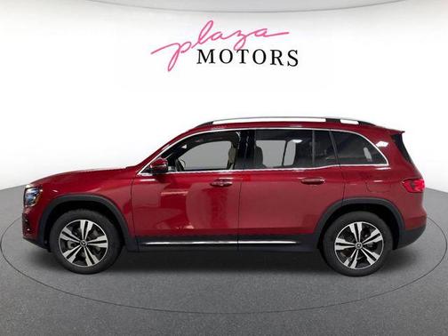 MANUFAKTUR Patagonia Red Metallic 2026 Mercedes-Benz GLB 250 4MATIC