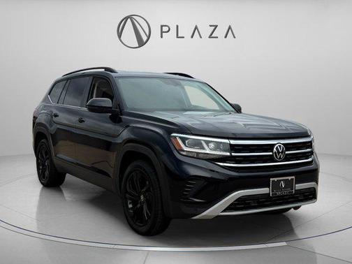 Deep Black 2023 Volkswagen Atlas 3.6L SE w/Technology
