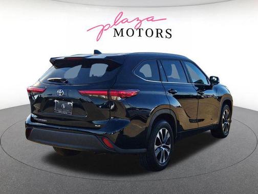 Midnight Black Metallic 2023 Toyota Highlander XLE