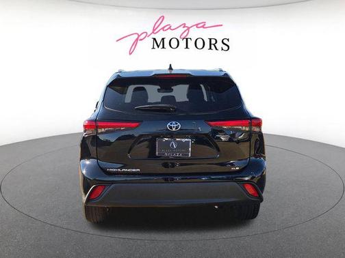 Midnight Black Metallic 2023 Toyota Highlander XLE