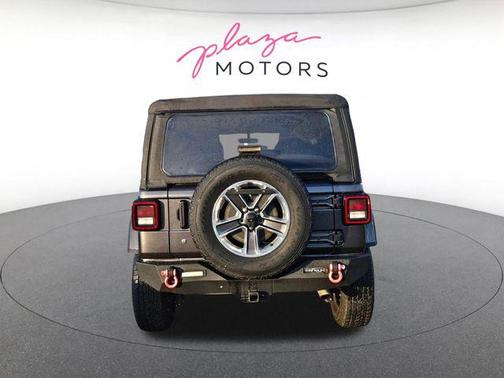 Granite Crystal Metallic Clearcoat 2018 Jeep Wrangler Unlimited Sahara
