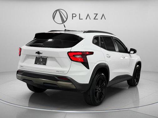 Summit White 2025 Chevrolet Trax FWD ACTIV