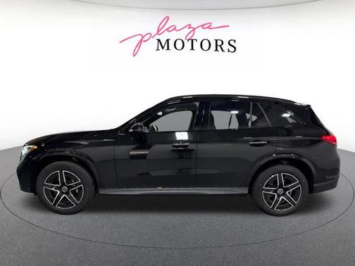 Obsidian Black Metallic 2026 Mercedes-Benz GLC 300 4MATIC