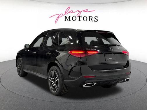 Obsidian Black Metallic 2026 Mercedes-Benz GLC 300 4MATIC
