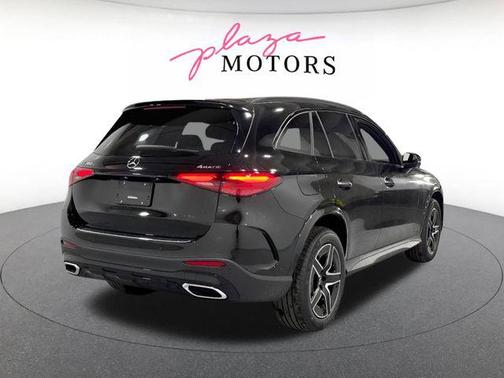 Obsidian Black Metallic 2026 Mercedes-Benz GLC 300 4MATIC