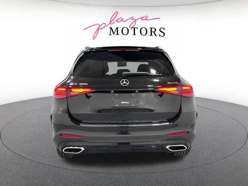 Obsidian Black Metallic 2026 Mercedes-Benz GLC 300 4MATIC