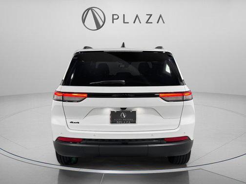 Bright White Clearcoat 2024 Jeep Grand Cherokee Altitude