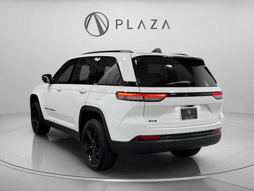 Bright White Clearcoat 2024 Jeep Grand Cherokee Altitude