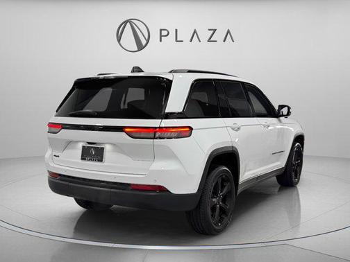 Bright White Clearcoat 2024 Jeep Grand Cherokee Altitude