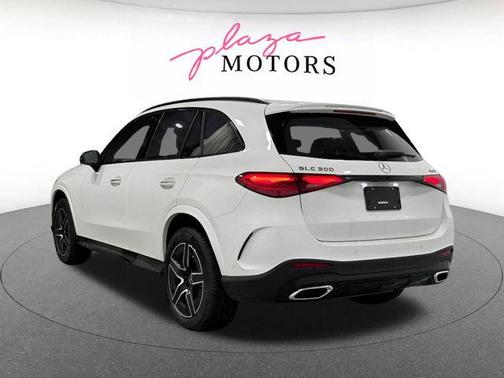 MANUFAKTUR Moonlight White Metallic 2026 Mercedes-Benz GLC 300 4MATIC