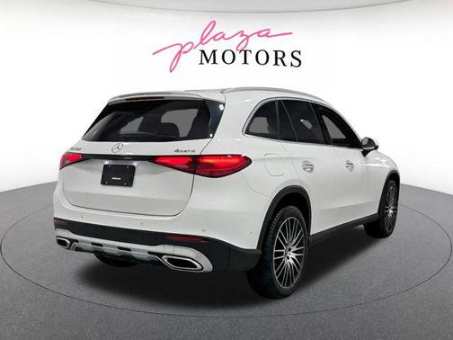 MANUFAKTUR Moonlight White Metallic 2026 Mercedes-Benz GLC 300 4MATIC