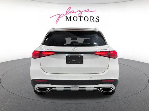 MANUFAKTUR Moonlight White Metallic 2026 Mercedes-Benz GLC 300 4MATIC