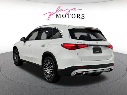 MANUFAKTUR Moonlight White Metallic 2026 Mercedes-Benz GLC 300 4MATIC