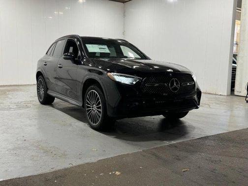 Obsidian Black Metallic 2026 Mercedes-Benz GLC 300 4MATIC