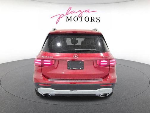 Patagonia Red 2026 Mercedes-Benz GLB 250 4MATIC