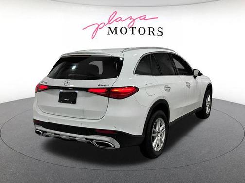 MANUFAKTUR Moonlight White Metallic 2026 Mercedes-Benz GLC 300 4MATIC