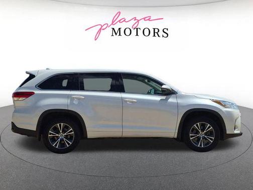 Blizzard Pearl 2017 Toyota Highlander LE