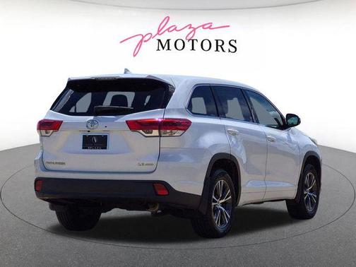 Blizzard Pearl 2017 Toyota Highlander LE
