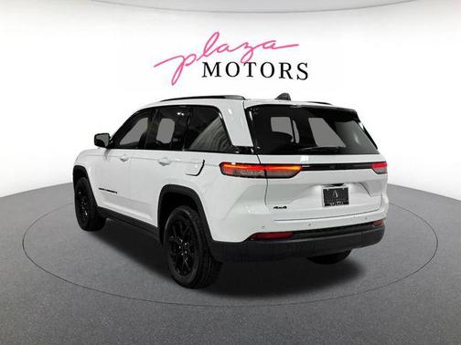 Bright White Clearcoat 2024 Jeep Grand Cherokee Altitude