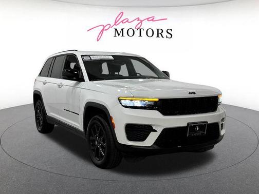 Bright White Clearcoat 2024 Jeep Grand Cherokee Altitude