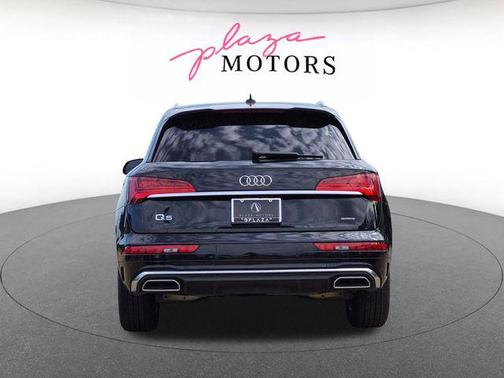 Mythos Black Metallic 2023 Audi Q5 45 S line Premium