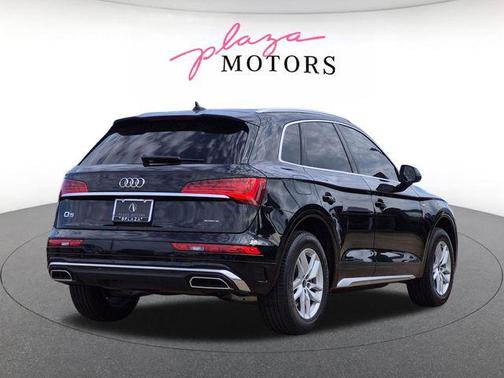 Mythos Black Metallic 2023 Audi Q5 45 S line Premium