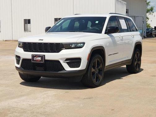 Bright White Clearcoat 2023 Jeep Grand Cherokee Altitude