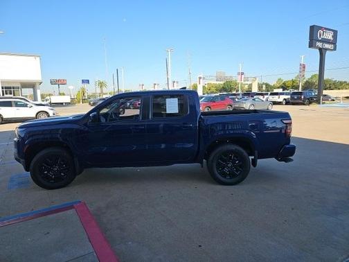 2023 Nissan Frontier SV