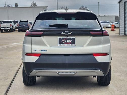 Silver Flare Metallic 2023 Chevrolet Bolt EUV LT