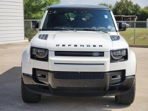 Fuji White 2024 Land Rover Defender P400 X-Dynamic SE