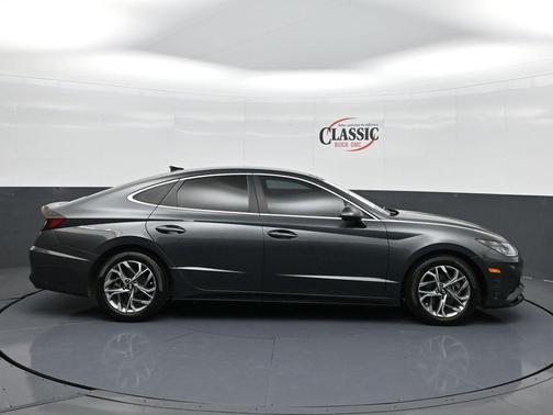 2022 Hyundai SONATA SEL