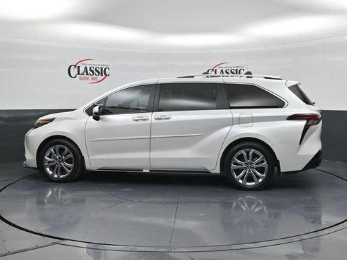 2024 Toyota Sienna Platinum 7 Passenger