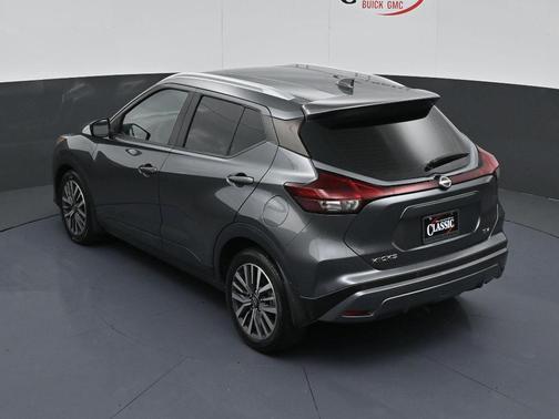 2022 Nissan Kicks SV