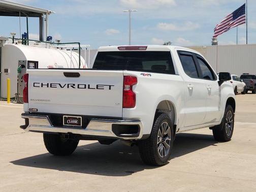 Summit White 2024 Chevrolet Silverado 1500 LT