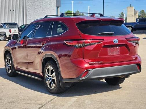 04H 2021 Toyota Highlander Hybrid XLE