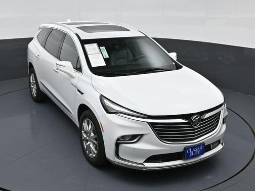2022 Buick Enclave Essence