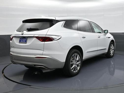 2022 Buick Enclave Essence