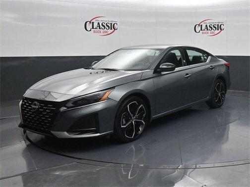 2025 Nissan Altima SR