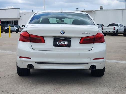 Mineral White Metallic 2020 BMW 530 i