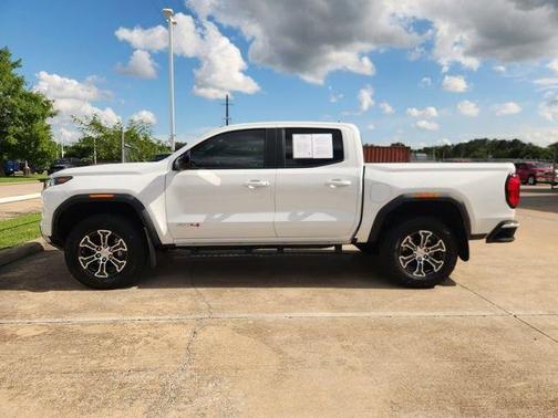 Summit White 2024 GMC Canyon AT4