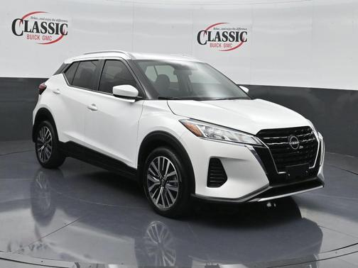 2022 Nissan Kicks SV
