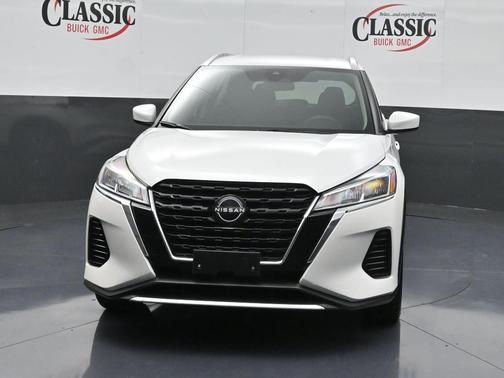 2022 Nissan Kicks SV