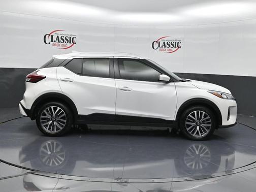 2022 Nissan Kicks SV