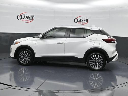 2022 Nissan Kicks SV