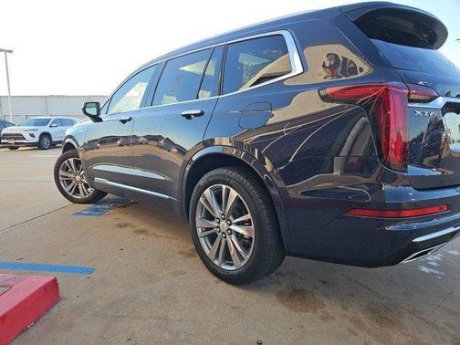 2025 Cadillac XT6 Premium Luxury FWD