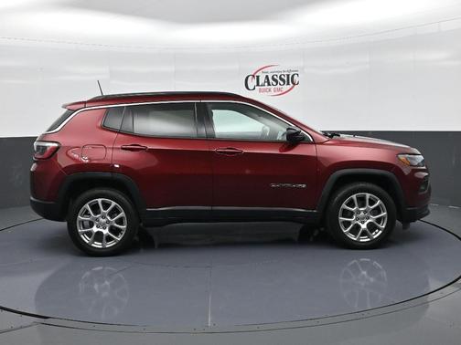 2022 Jeep Compass Latitude Lux