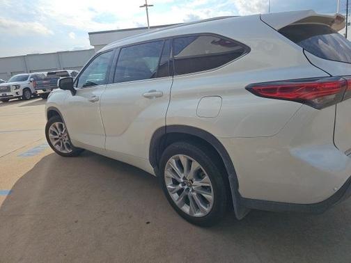 2023 Toyota Highlander Platinum